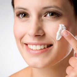 Sử dụng kem làm mịn da mặt có thực sự hiệu quả và an toàn?